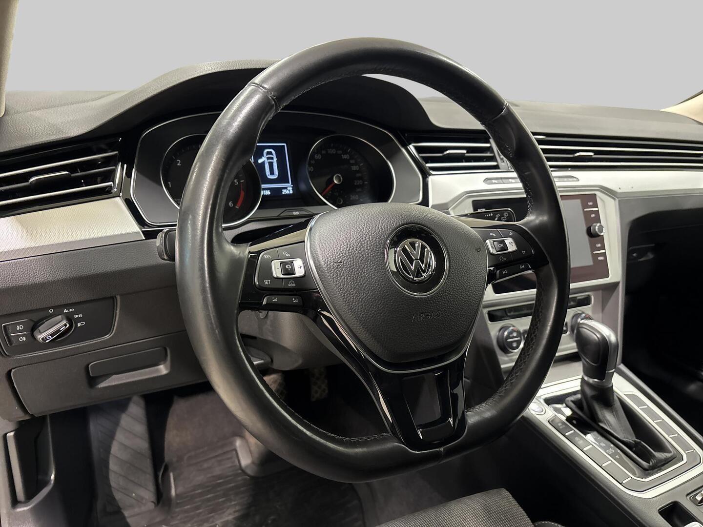 VOLKSWAGEN Passat 2017