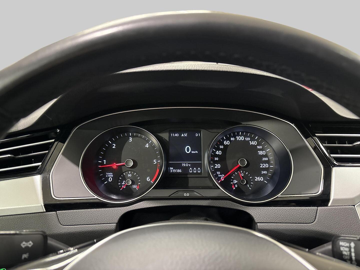 VOLKSWAGEN Passat 2017