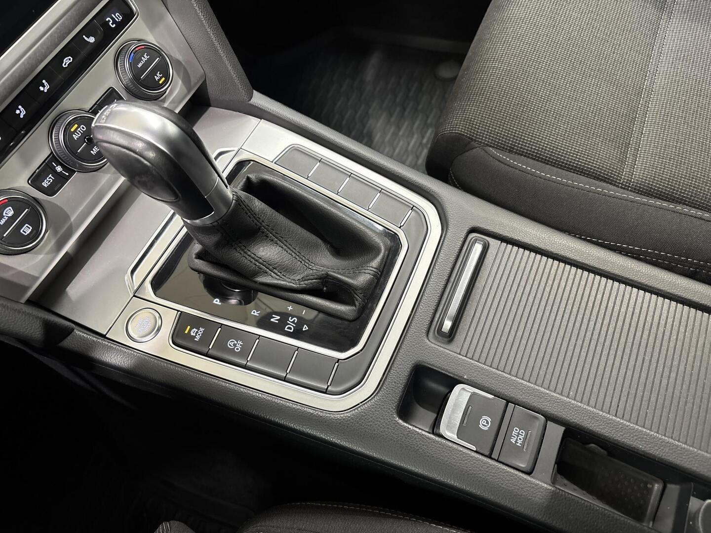 VOLKSWAGEN Passat 2017