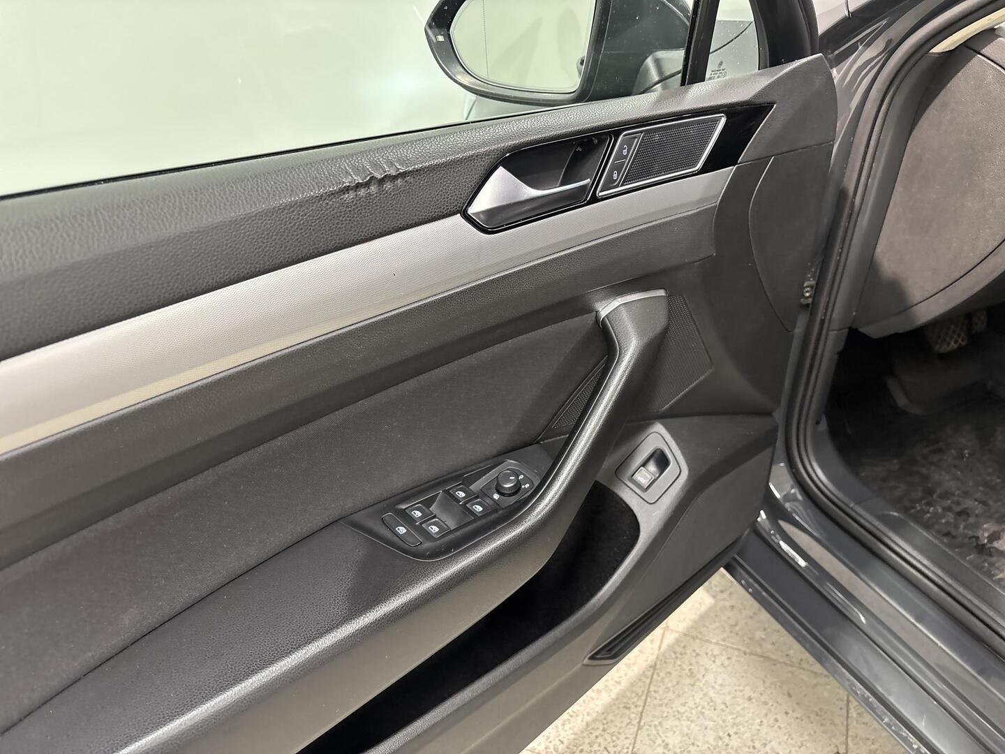 VOLKSWAGEN Passat 2017