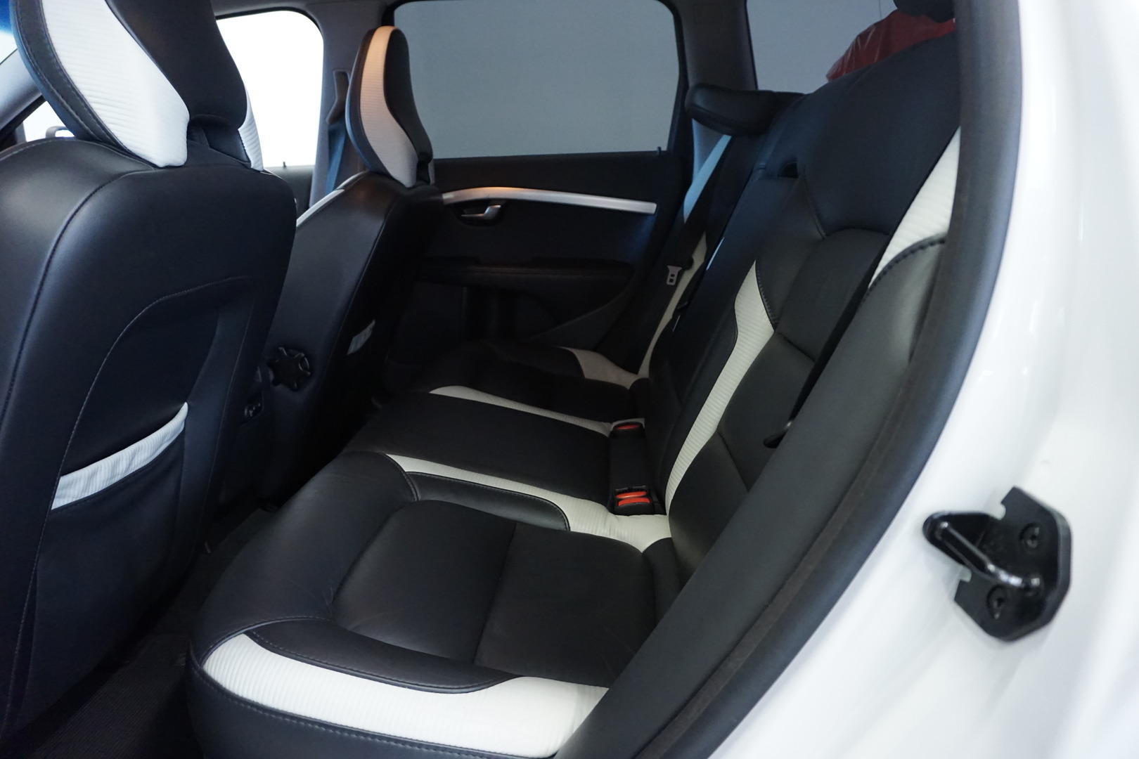 VOLVO V70 2011