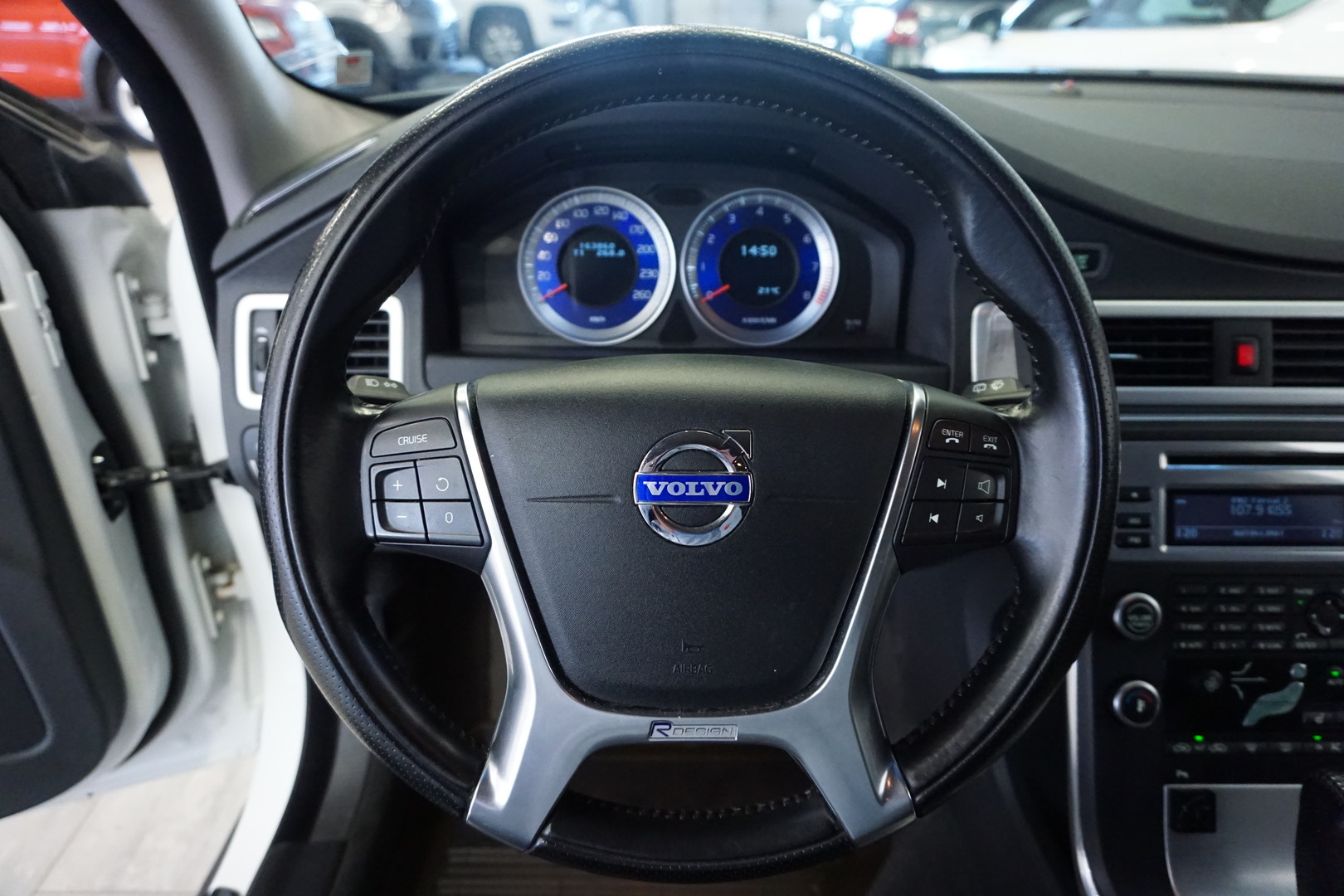 VOLVO V70 2011