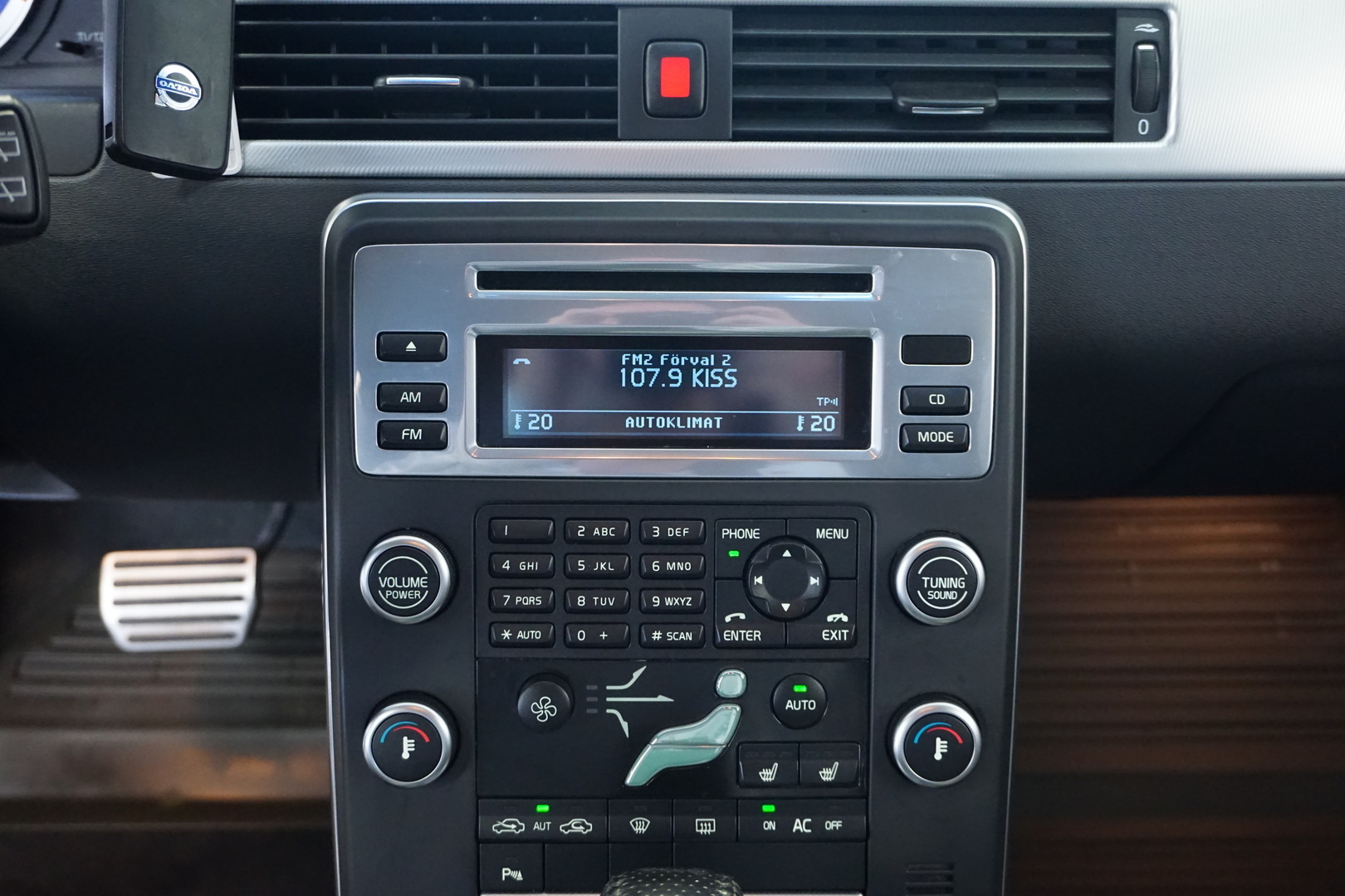 VOLVO V70 2011