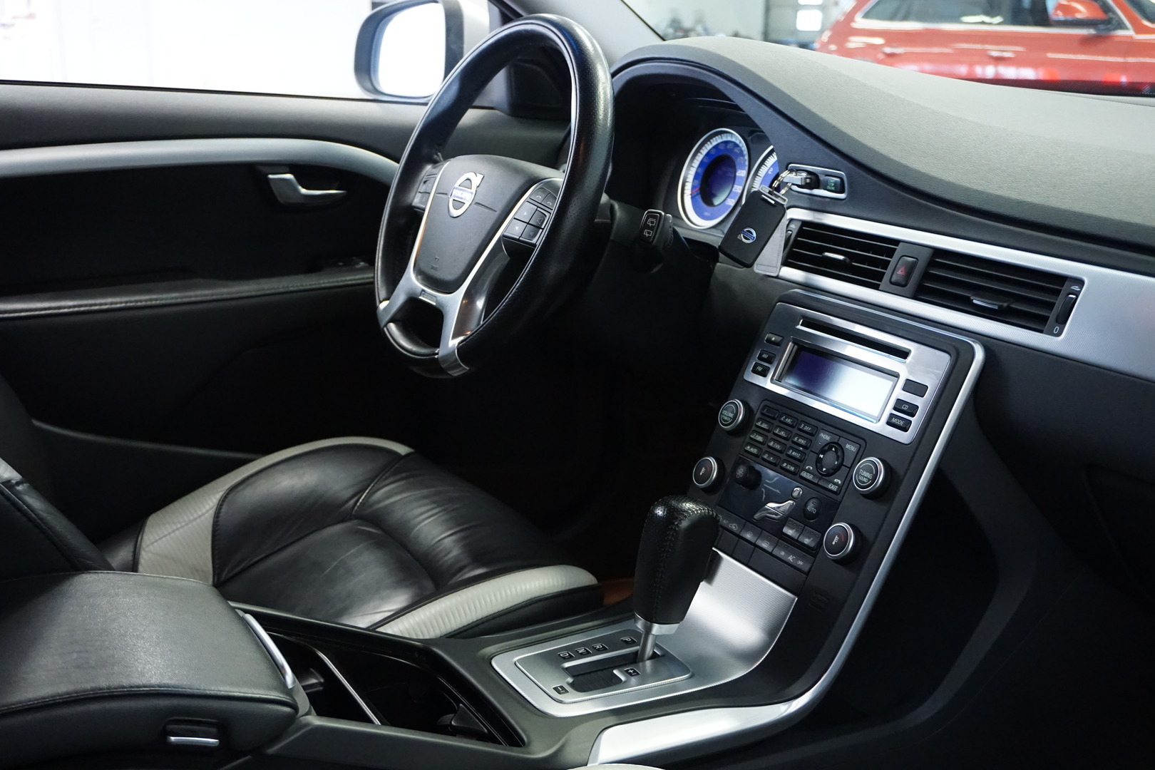VOLVO V70 2011