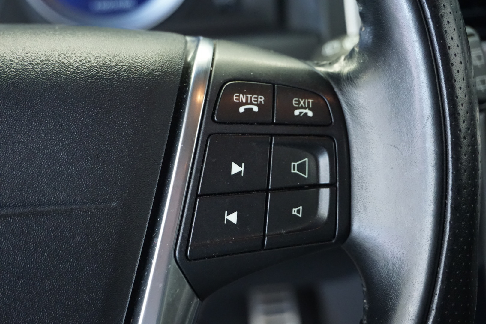 VOLVO V70 2011