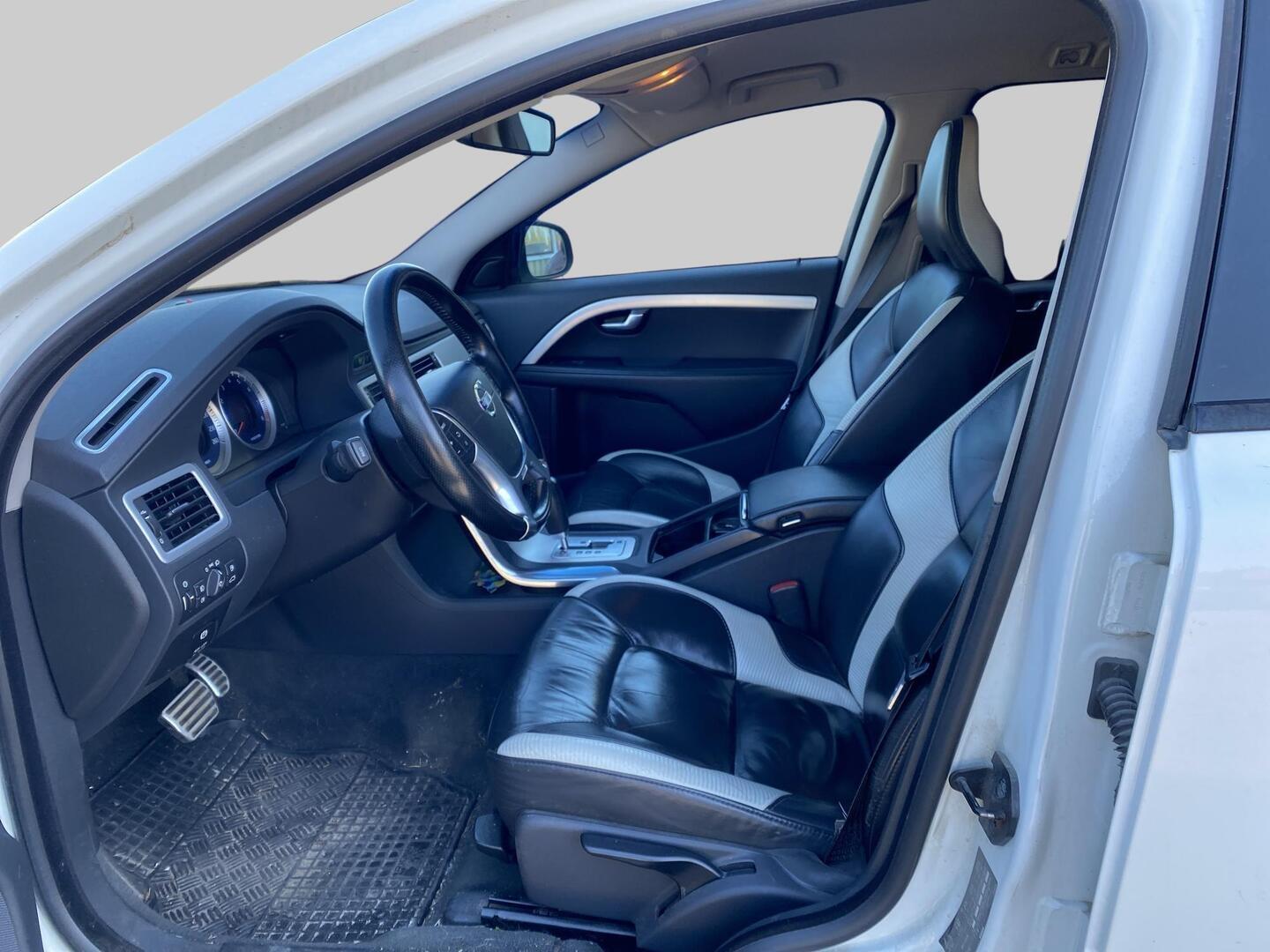 VOLVO V70 2011