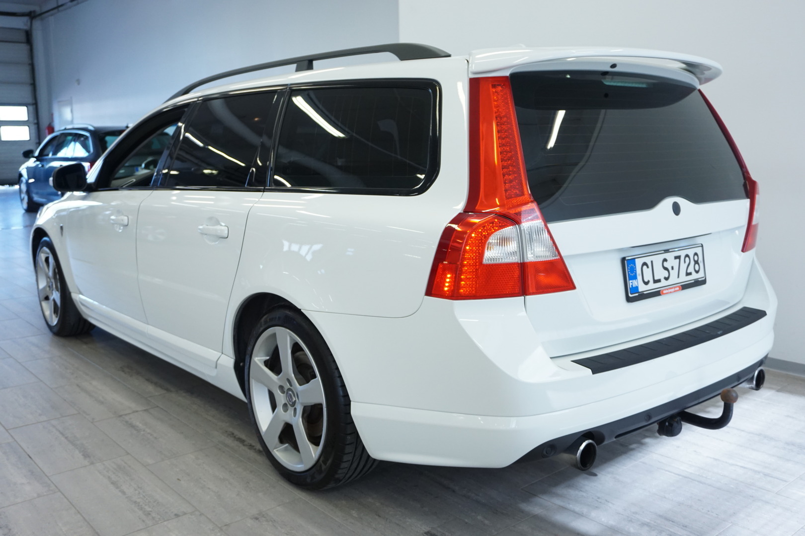 VOLVO V70 2011