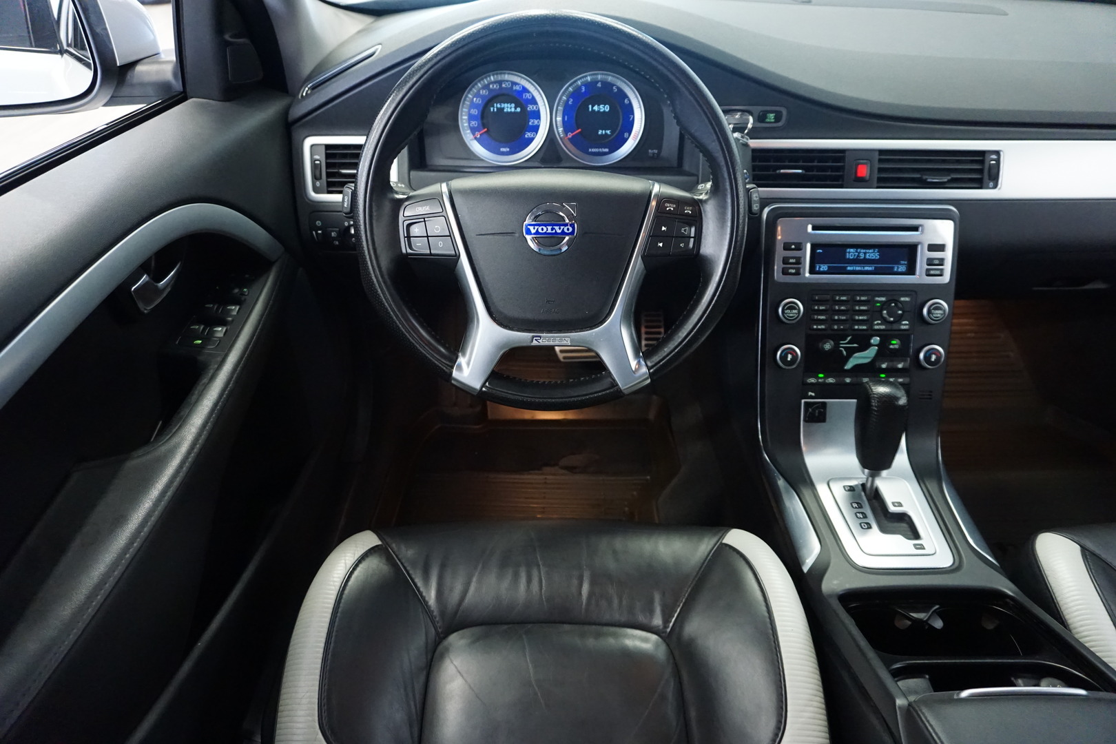 VOLVO V70 2011