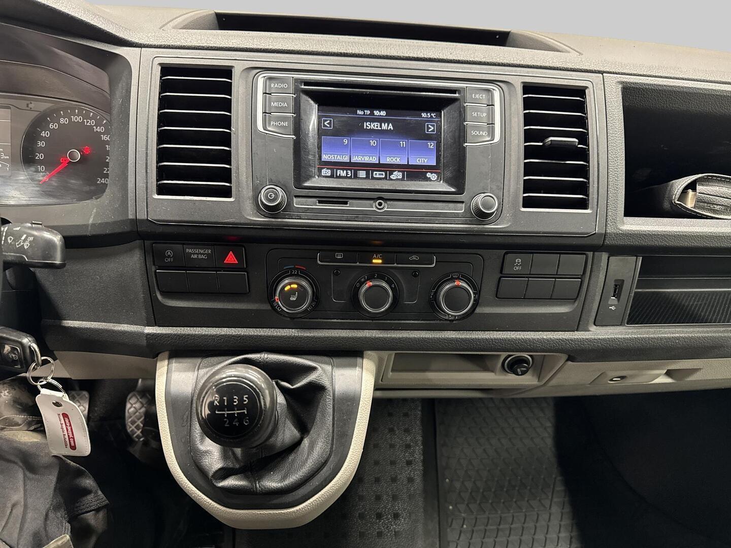 VOLKSWAGEN TRANSPORTER 2019