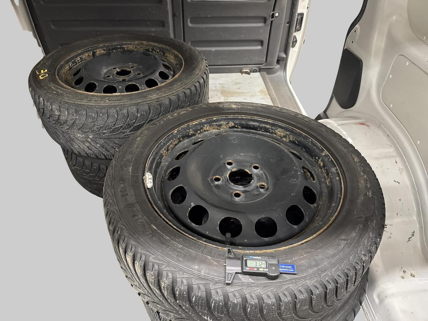 VOLKSWAGEN Caddy 2012