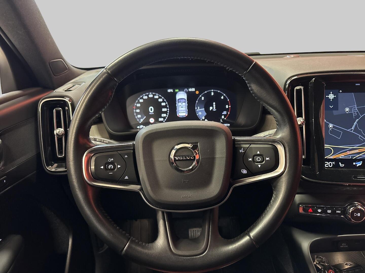 VOLVO XC40 2020