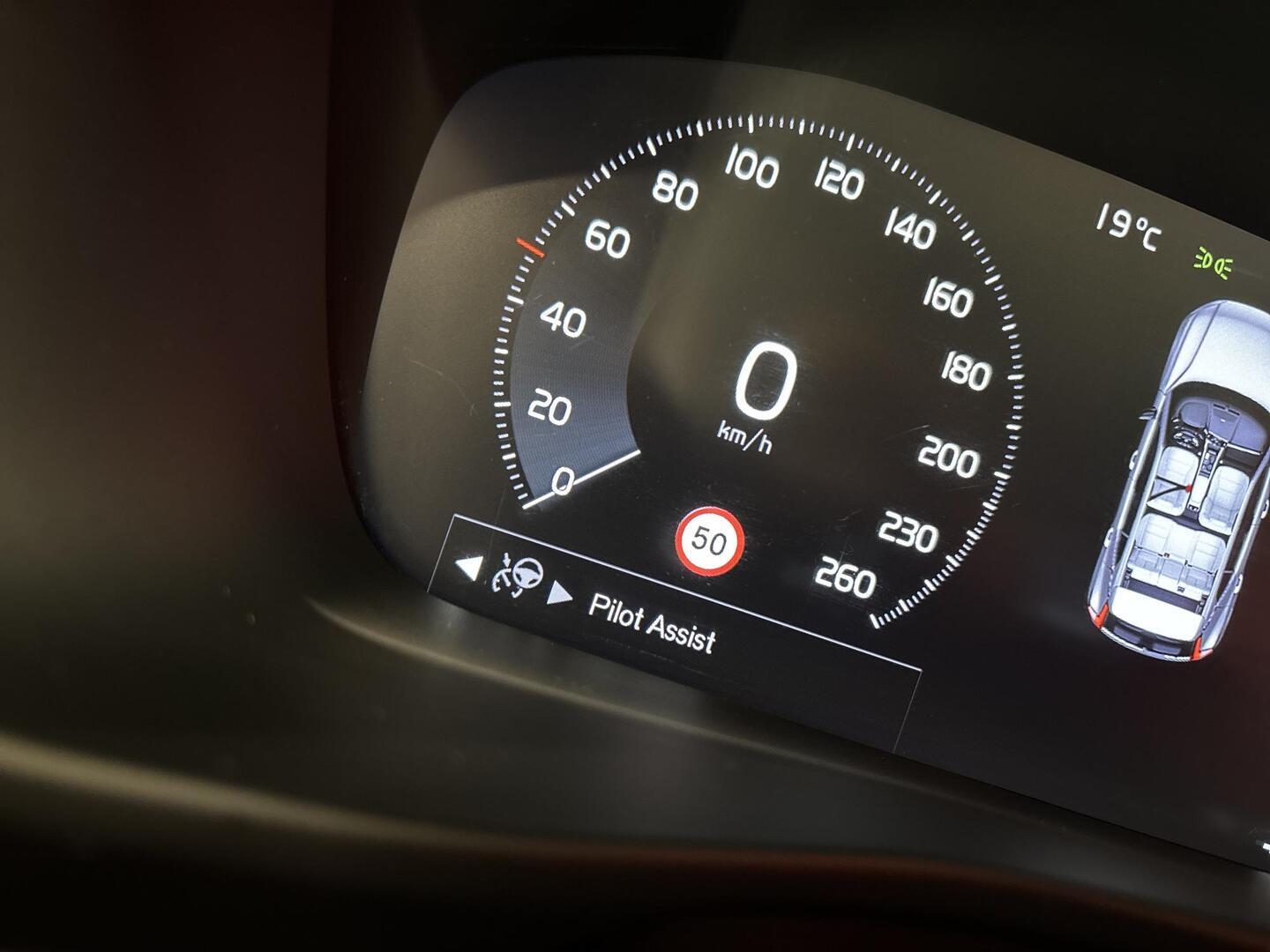 VOLVO XC40 2020