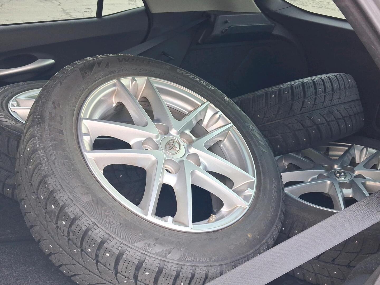 TOYOTA Auris 2010