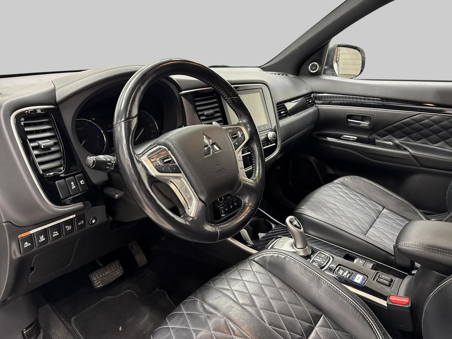 MITSUBISHI Outlander PHEV 2020