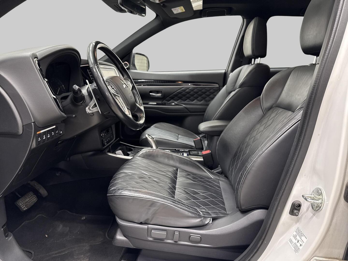 MITSUBISHI Outlander PHEV 2020