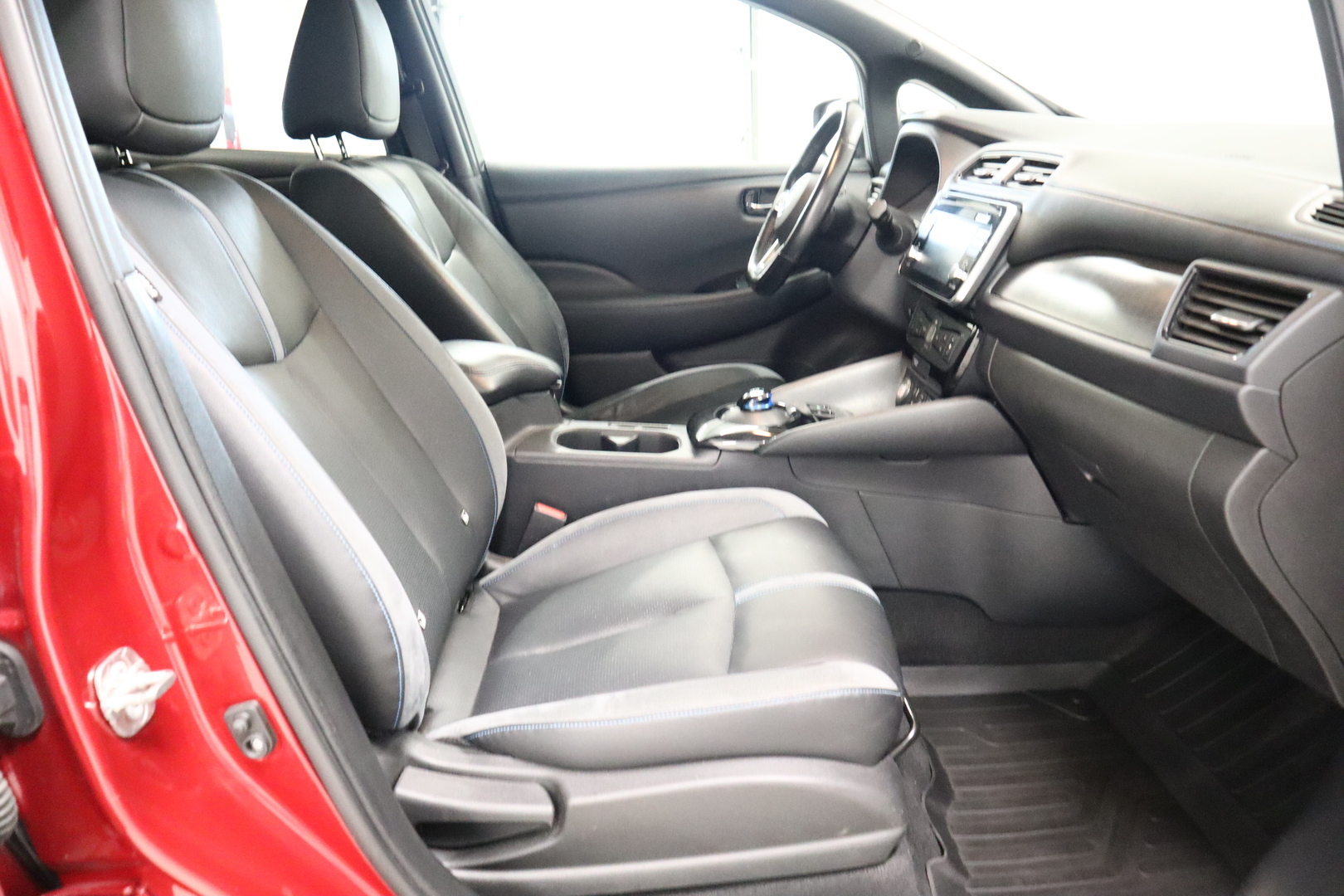 NISSAN LEAF 2018