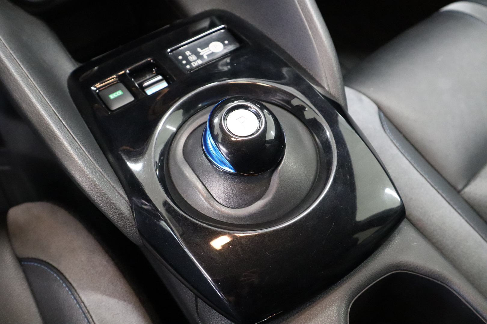 NISSAN LEAF 2018