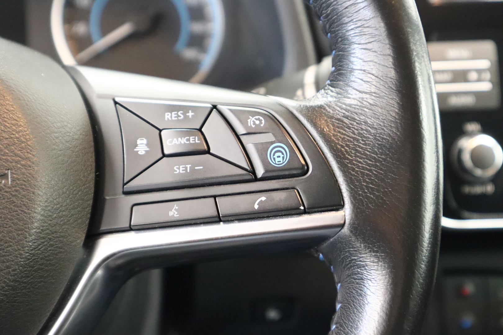 NISSAN LEAF 2018