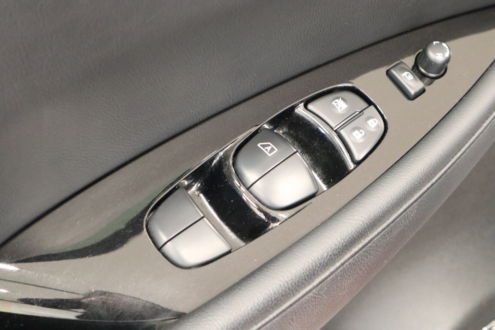NISSAN LEAF 2018