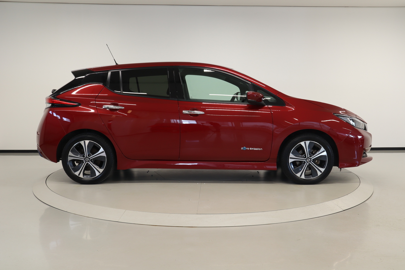 NISSAN LEAF 2018