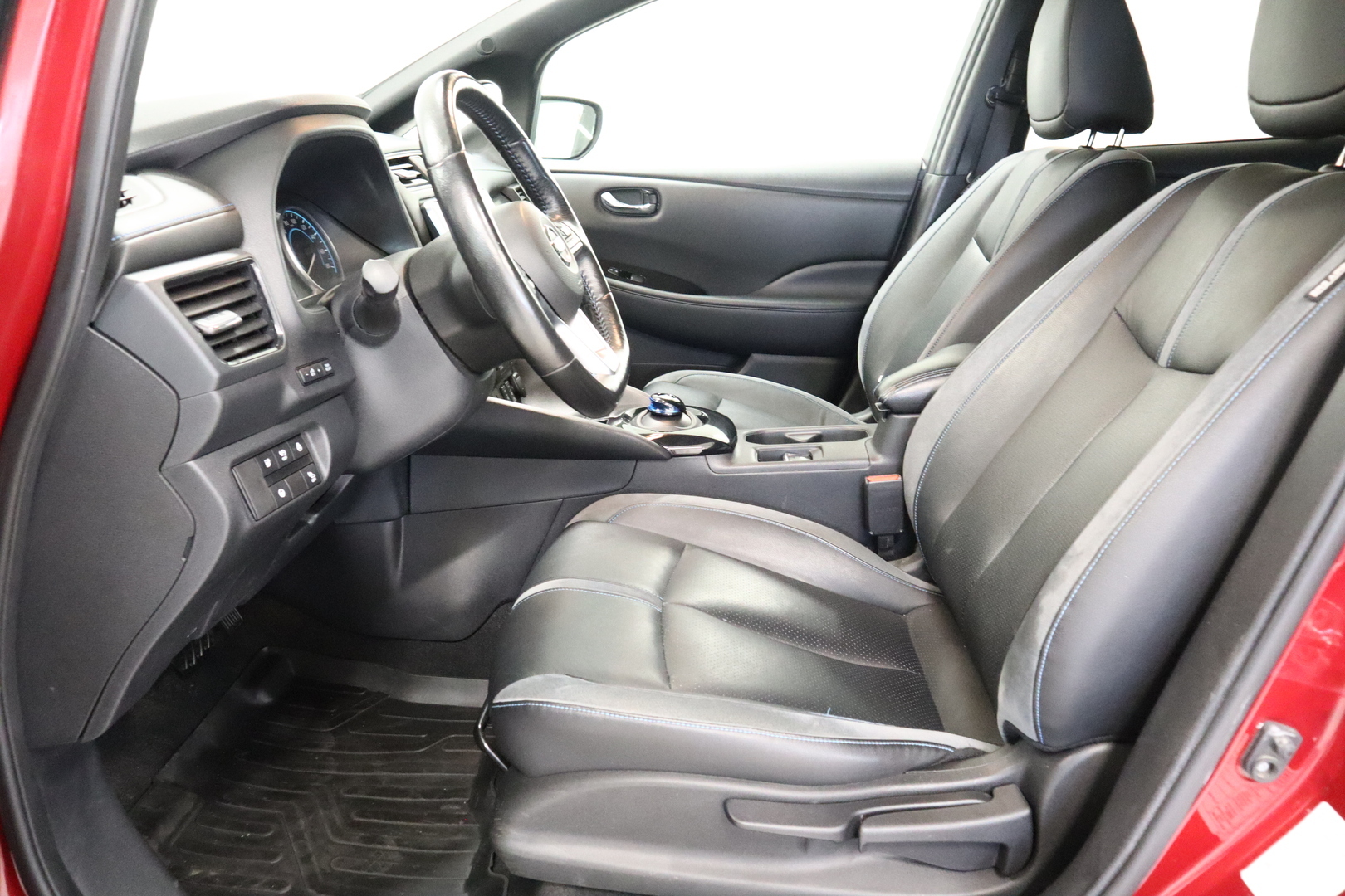 NISSAN LEAF 2018
