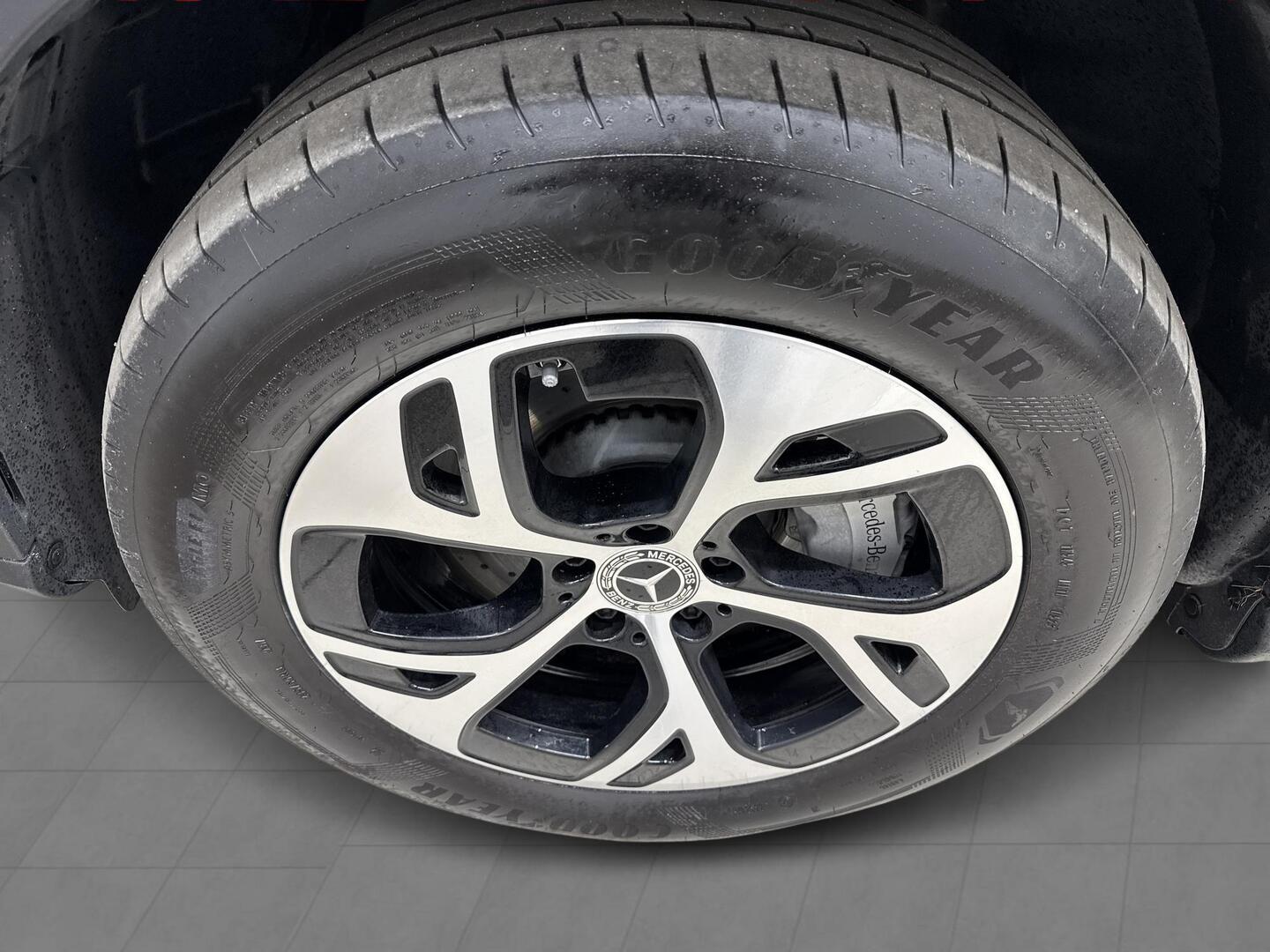 MERCEDES-BENZ GLC 2023