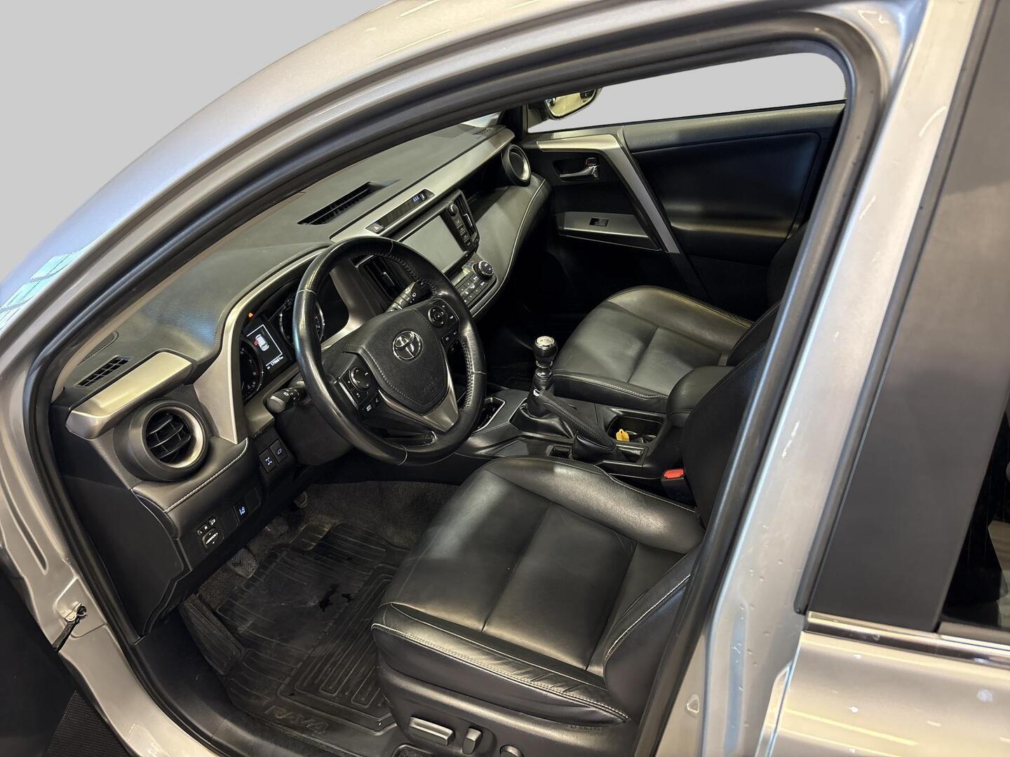 TOYOTA RAV4 2017