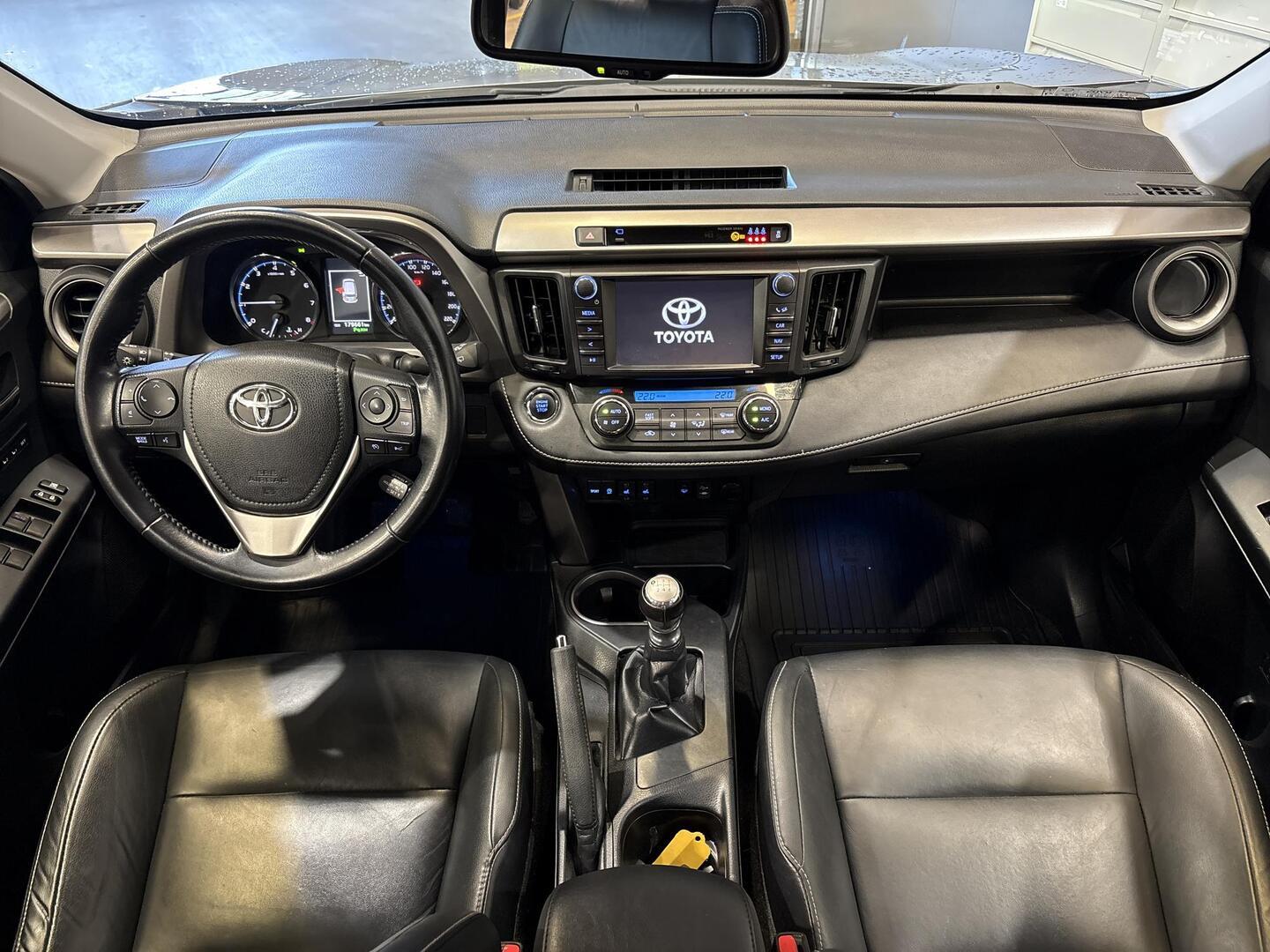 TOYOTA RAV4 2017