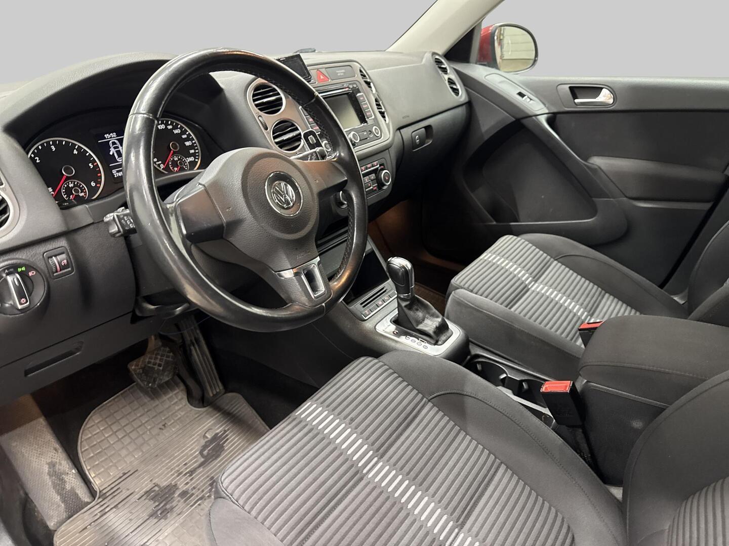 VOLKSWAGEN Tiguan 2011