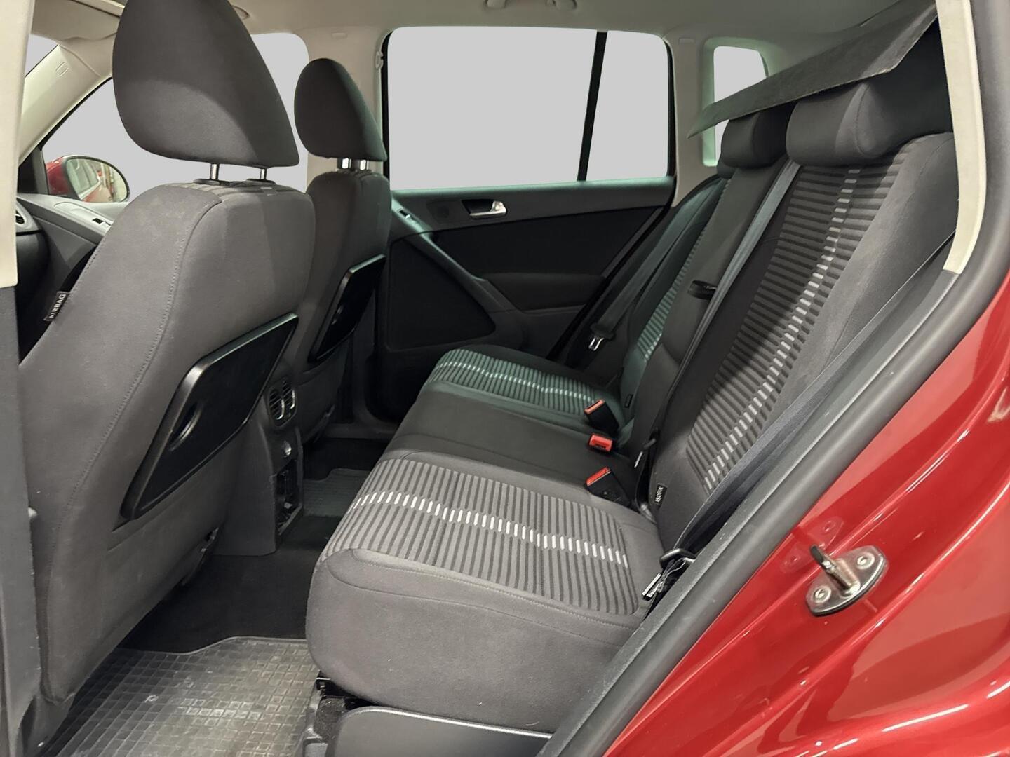 VOLKSWAGEN Tiguan 2011