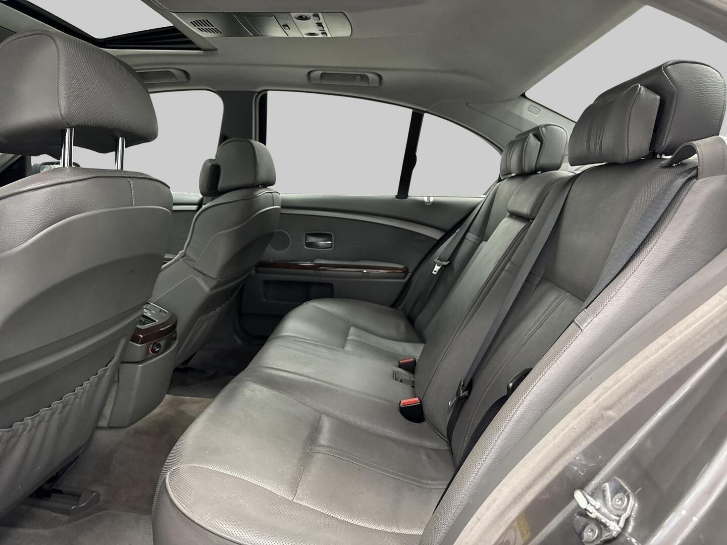 BMW 730 2004
