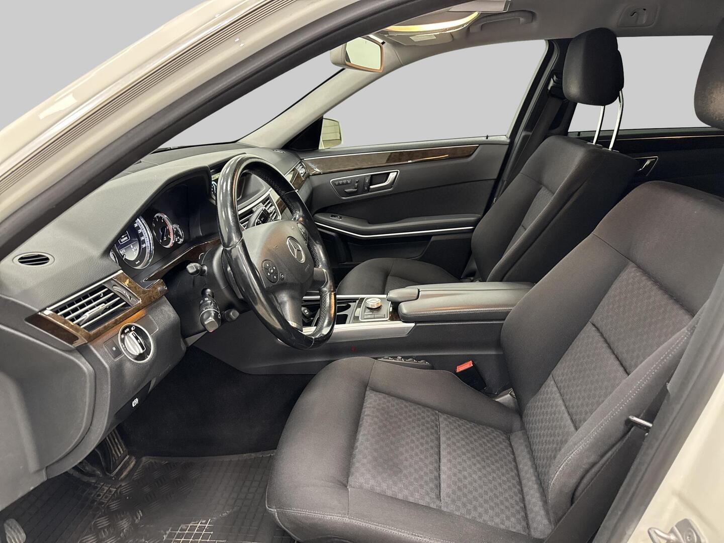 MERCEDES-BENZ E 2012