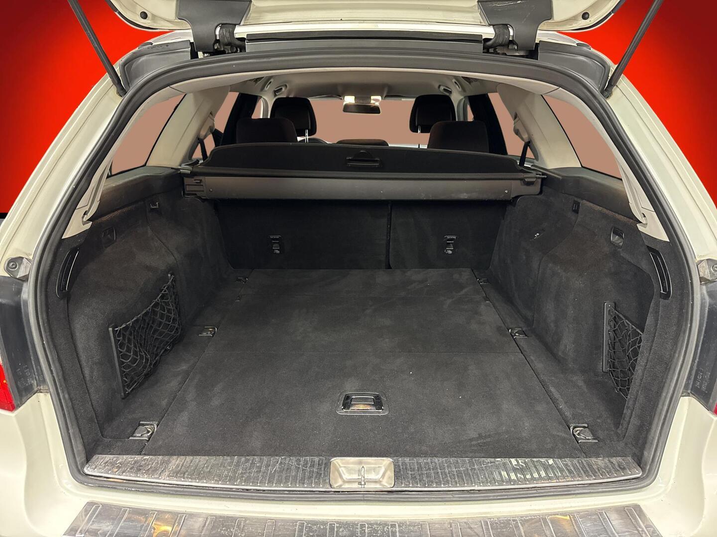 MERCEDES-BENZ E 2012