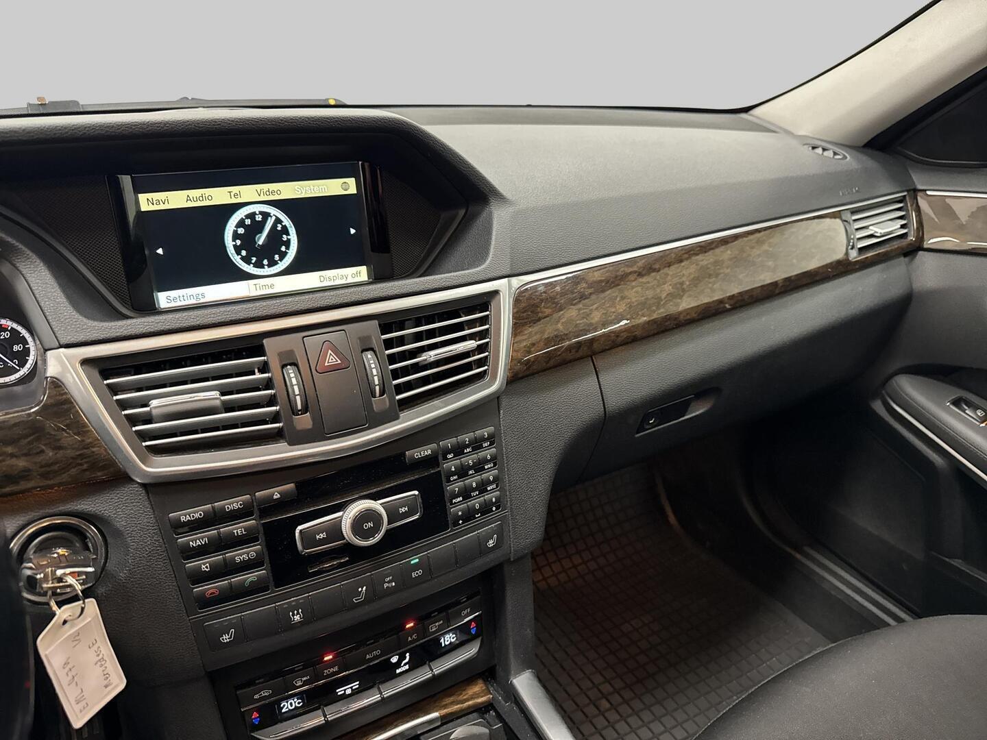 MERCEDES-BENZ E 2012