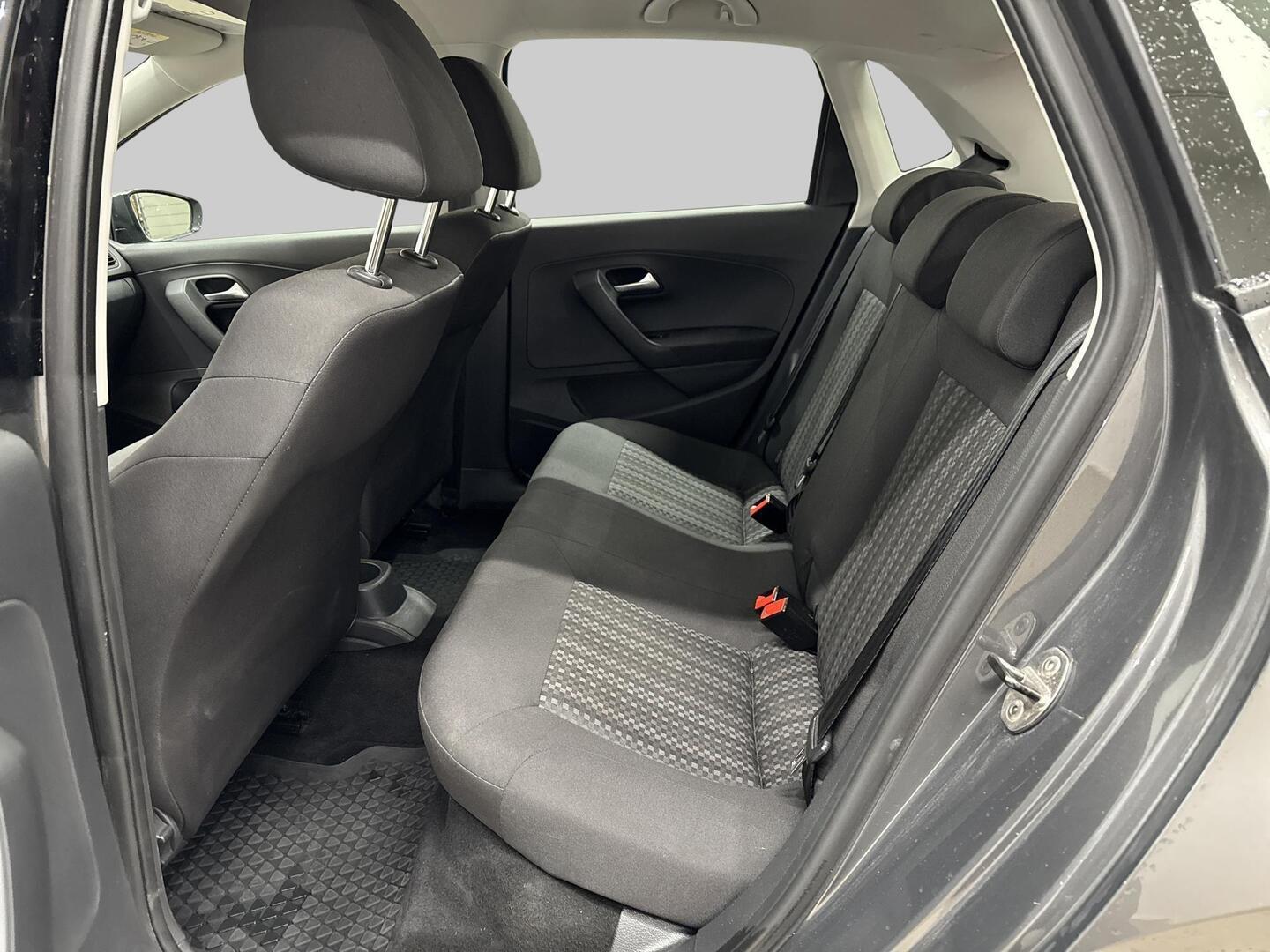 VOLKSWAGEN Polo 2015