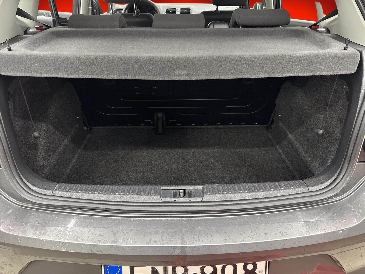 VOLKSWAGEN Polo 2015