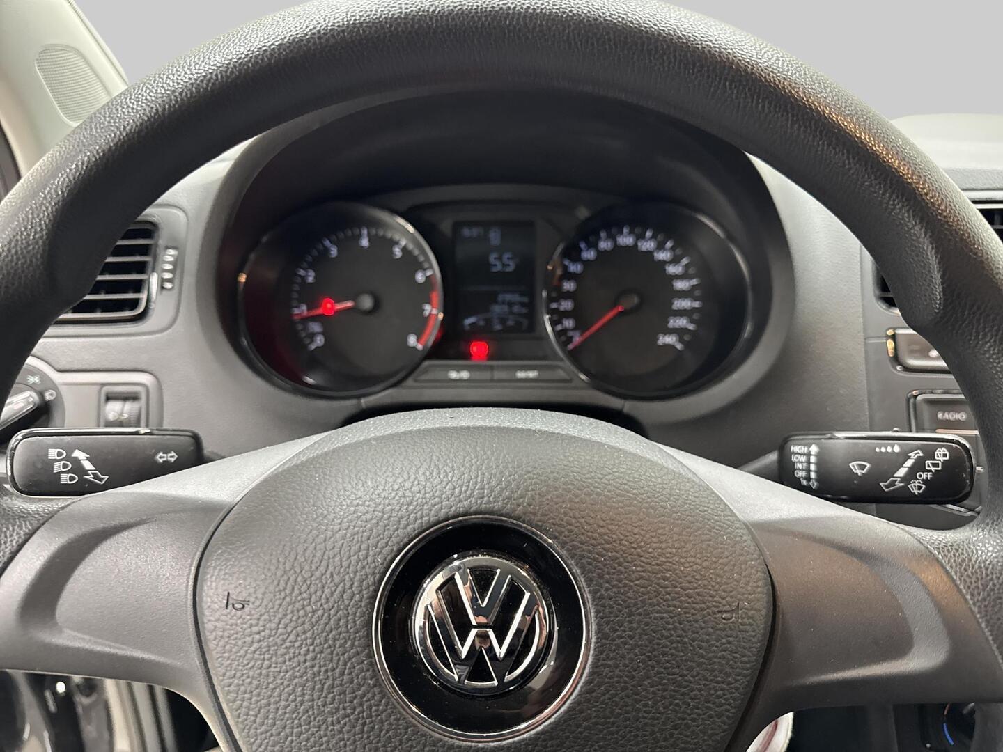 VOLKSWAGEN Polo 2015