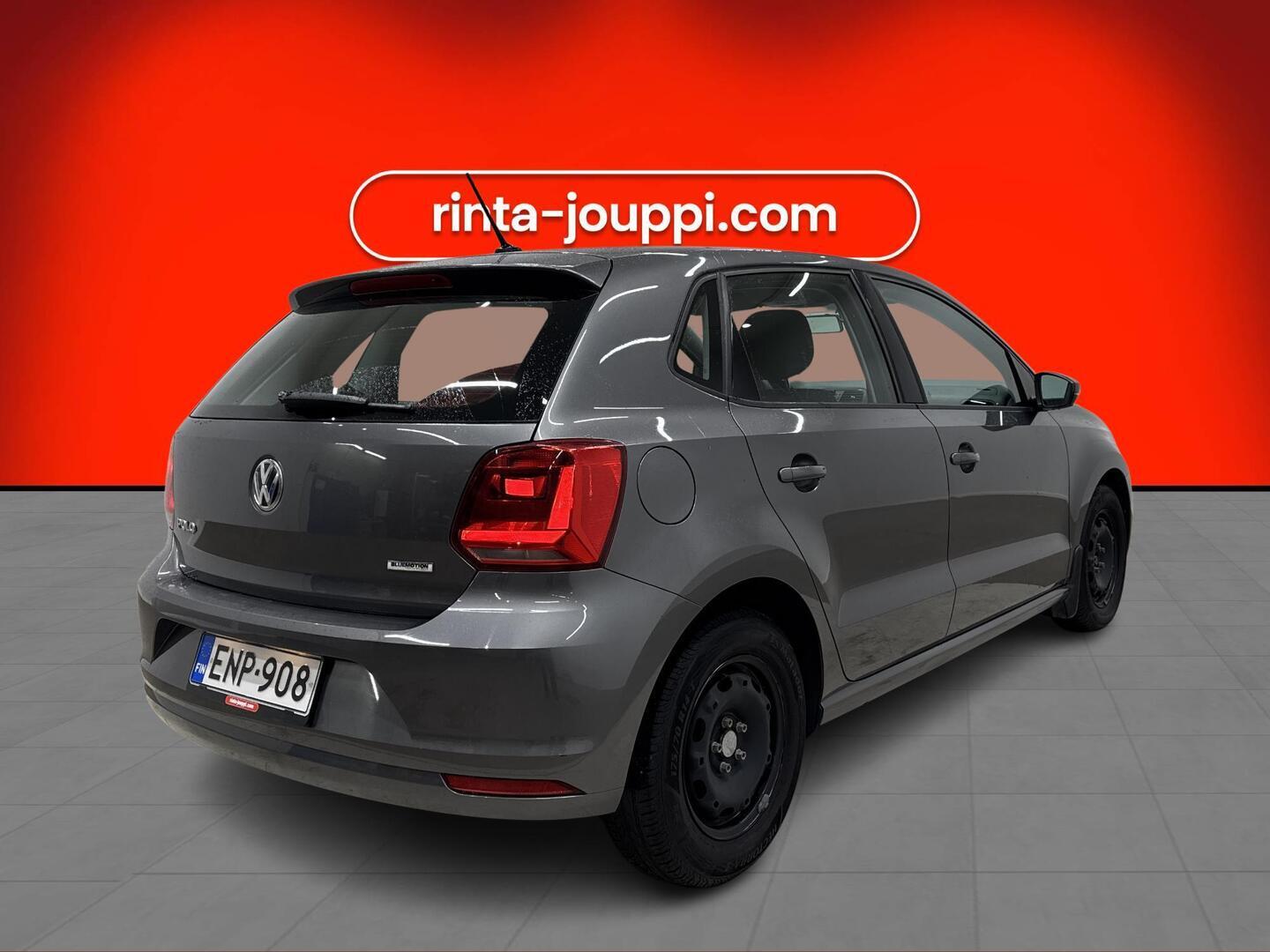 VOLKSWAGEN Polo 2015