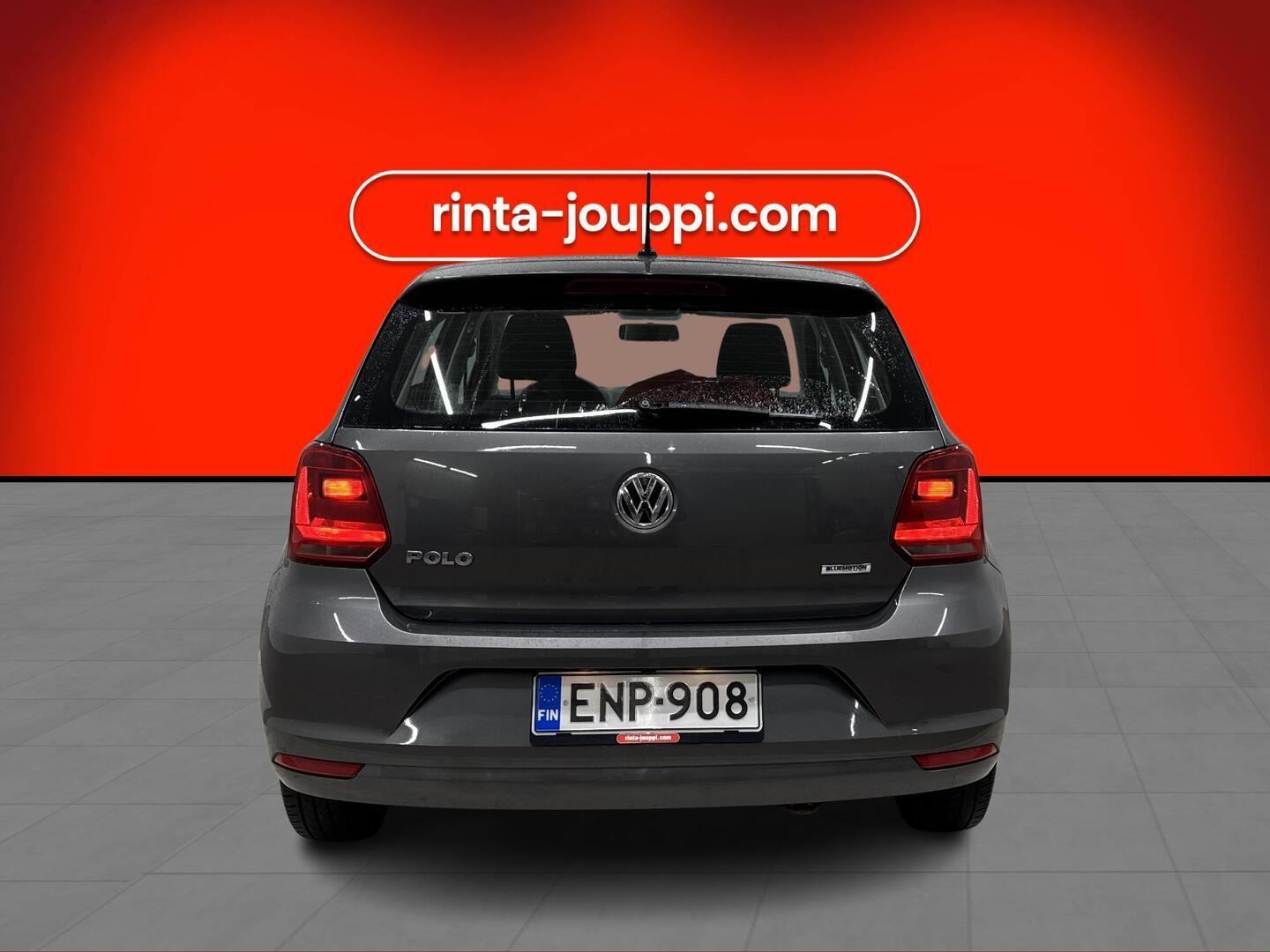 VOLKSWAGEN Polo 2015