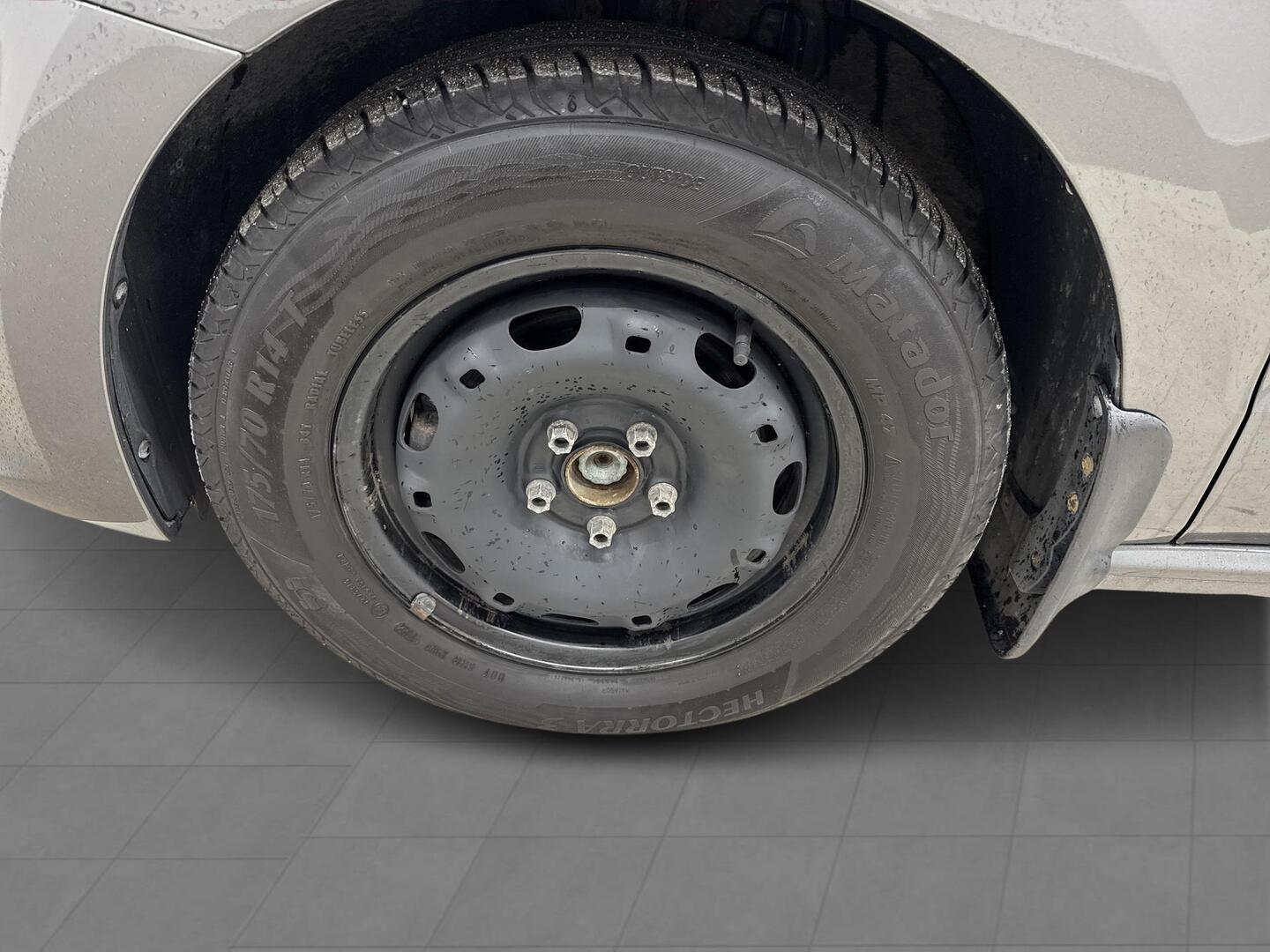 VOLKSWAGEN Polo 2015