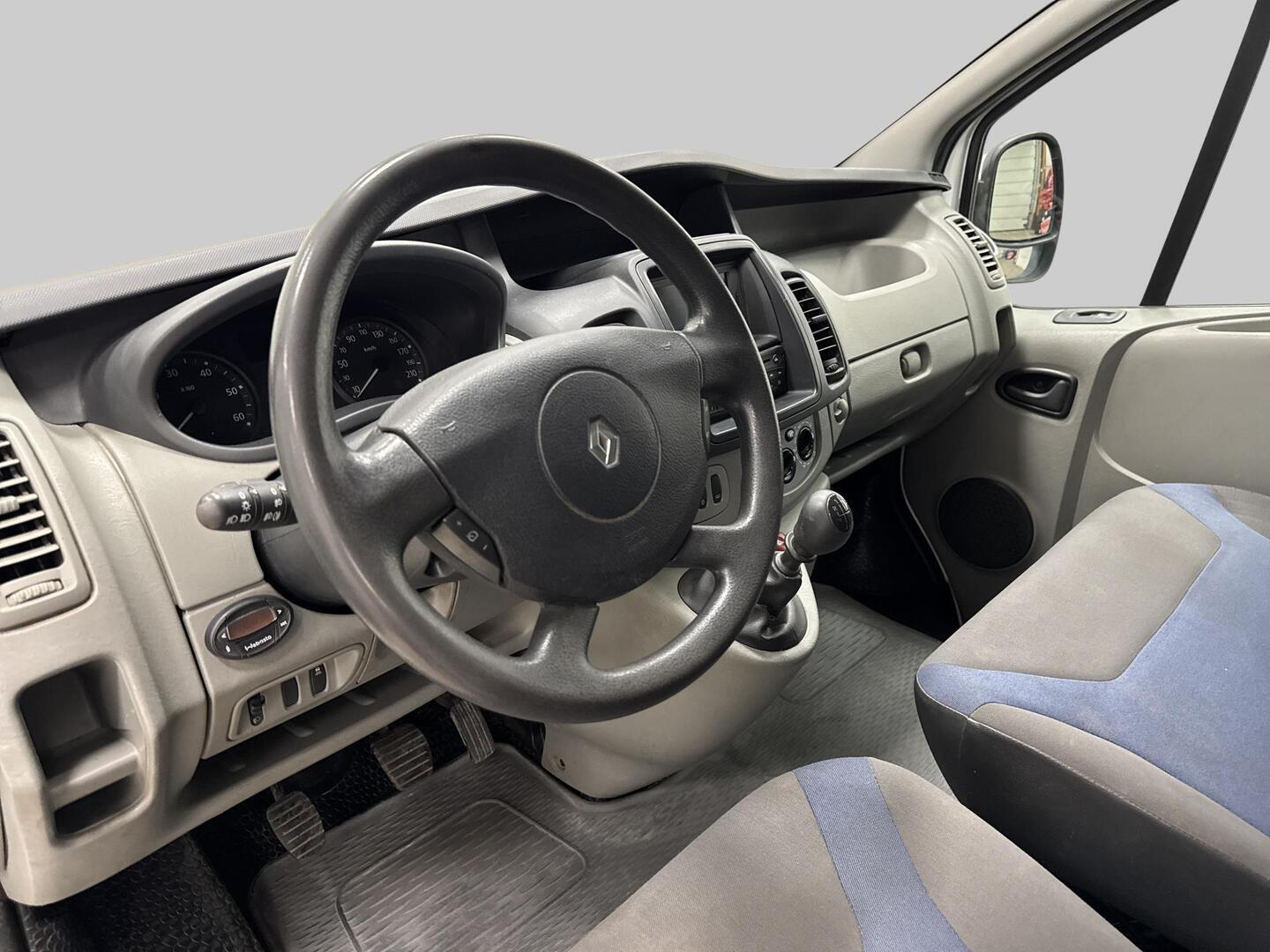 RENAULT Trafic 2012