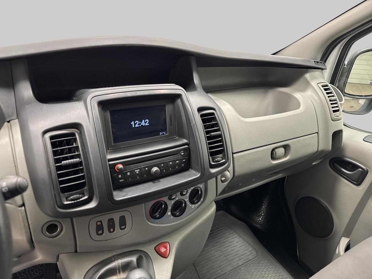 RENAULT Trafic 2012