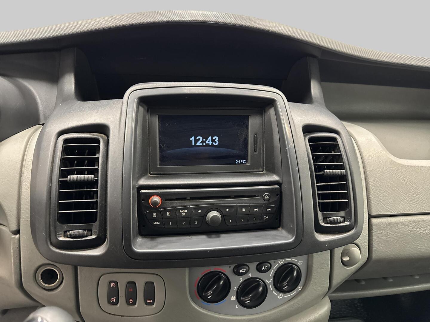RENAULT Trafic 2012