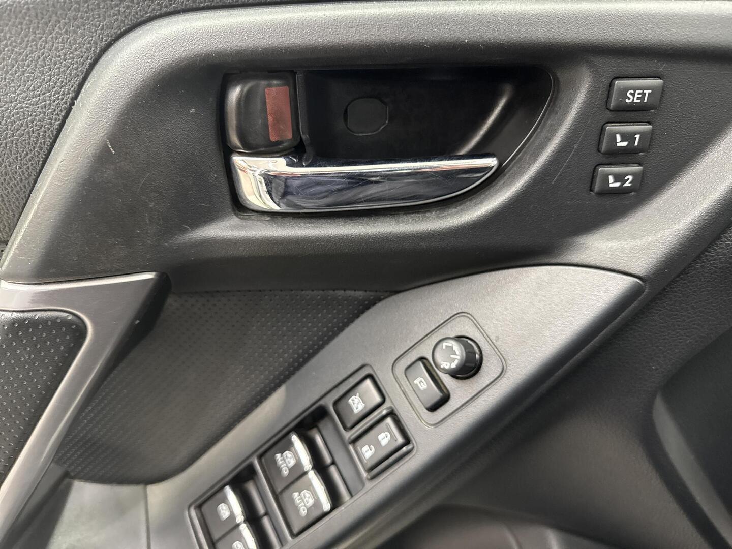 SUBARU Forester 2017