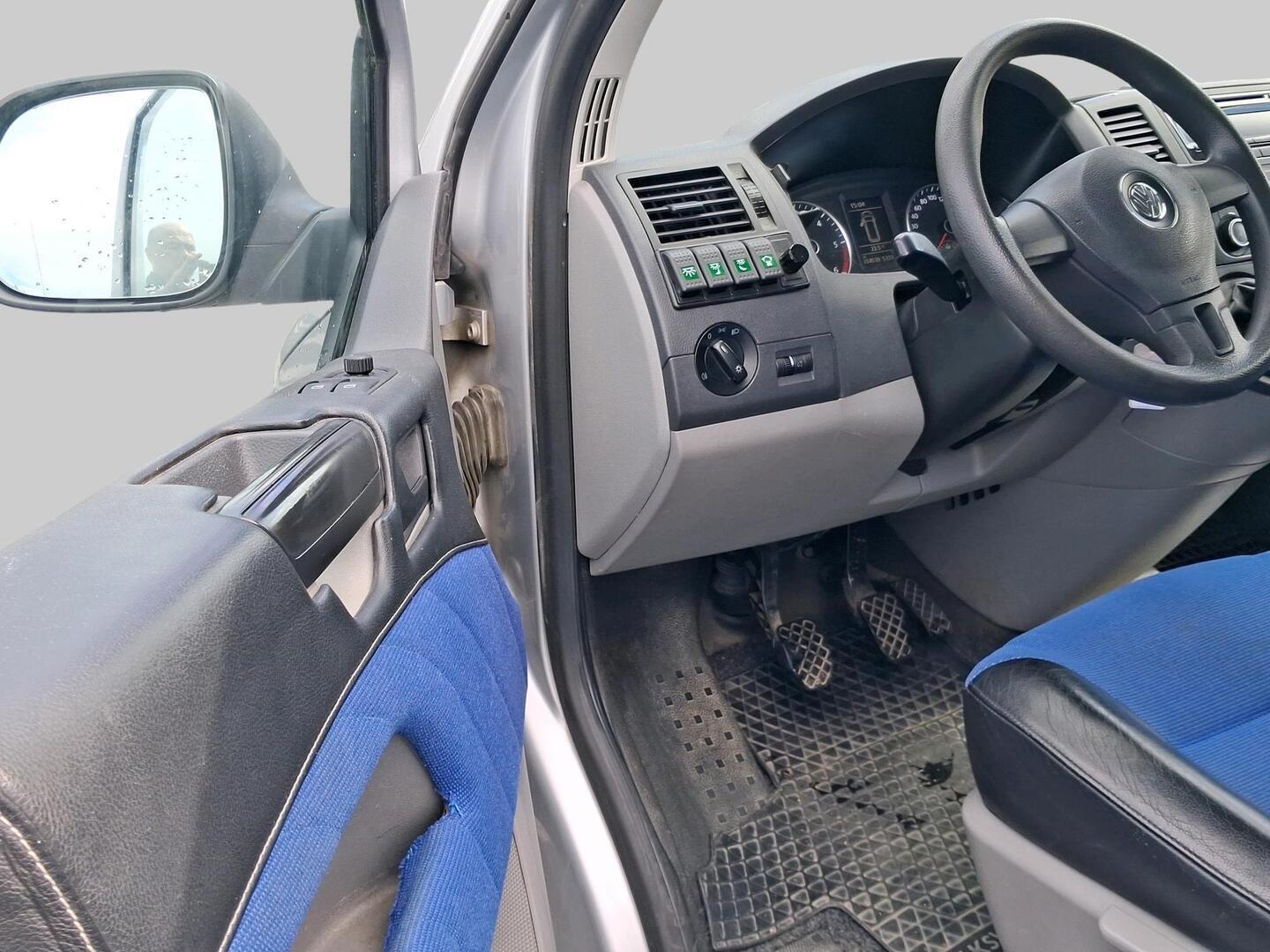 VOLKSWAGEN Transporter 2012