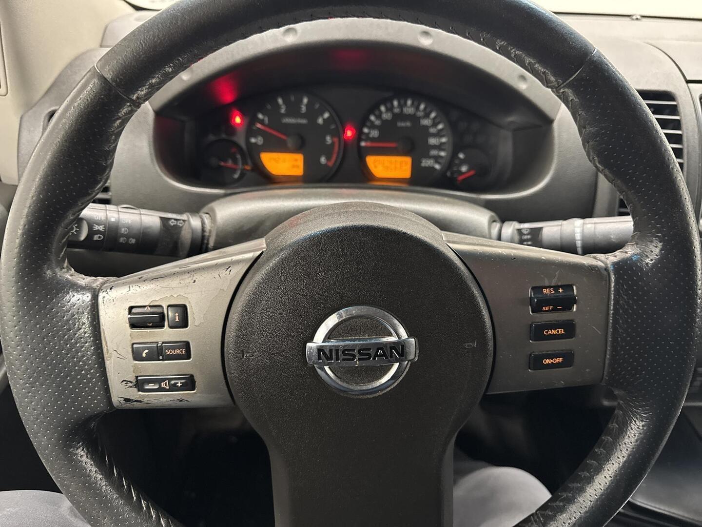 NISSAN Navara 2010