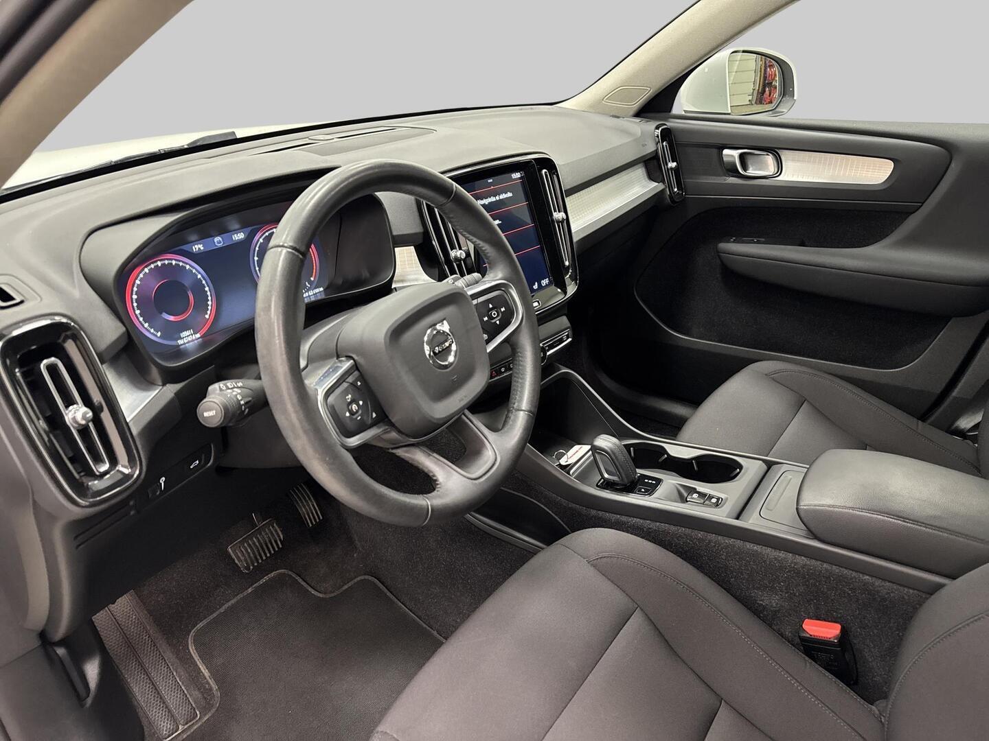 VOLVO XC40 2020