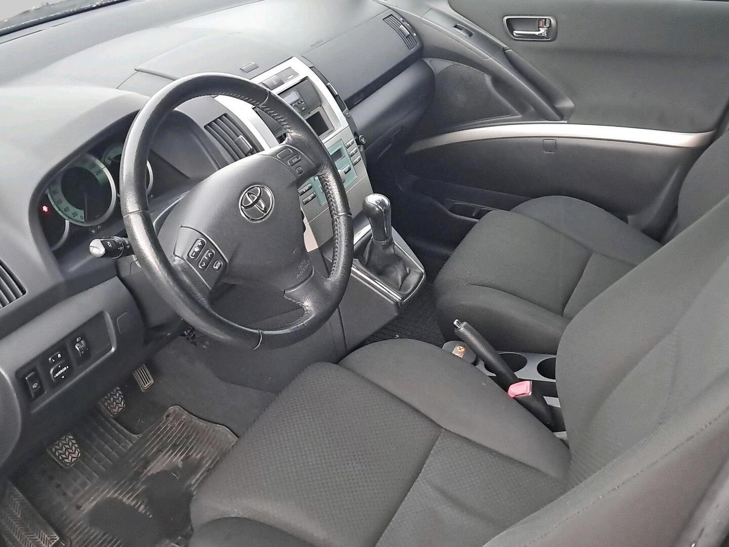 TOYOTA Corolla Verso 2007