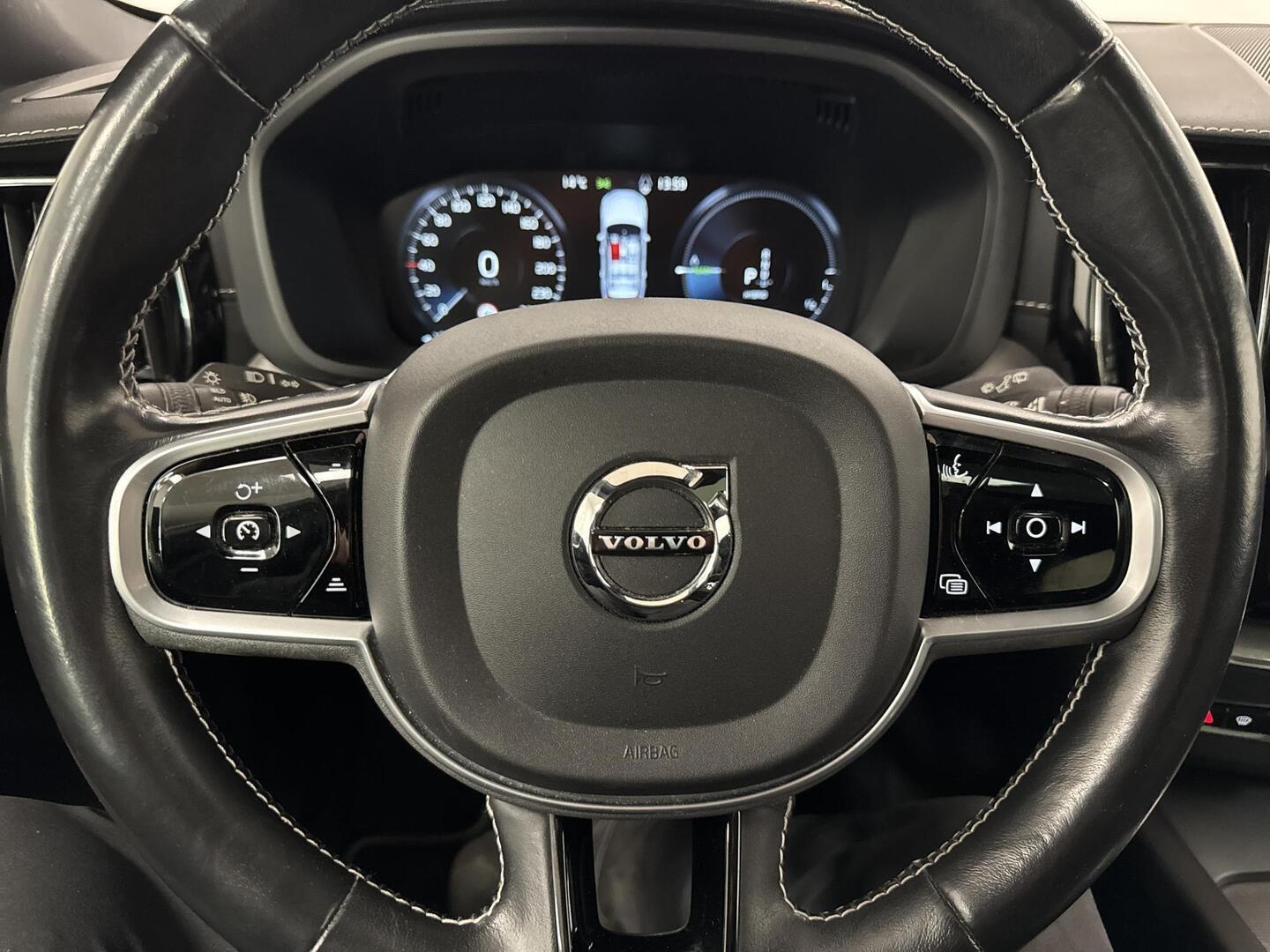 VOLVO XC60 2021