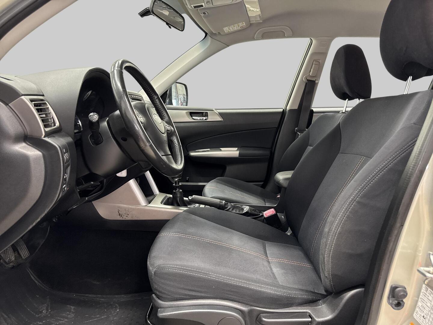 SUBARU Forester 2011